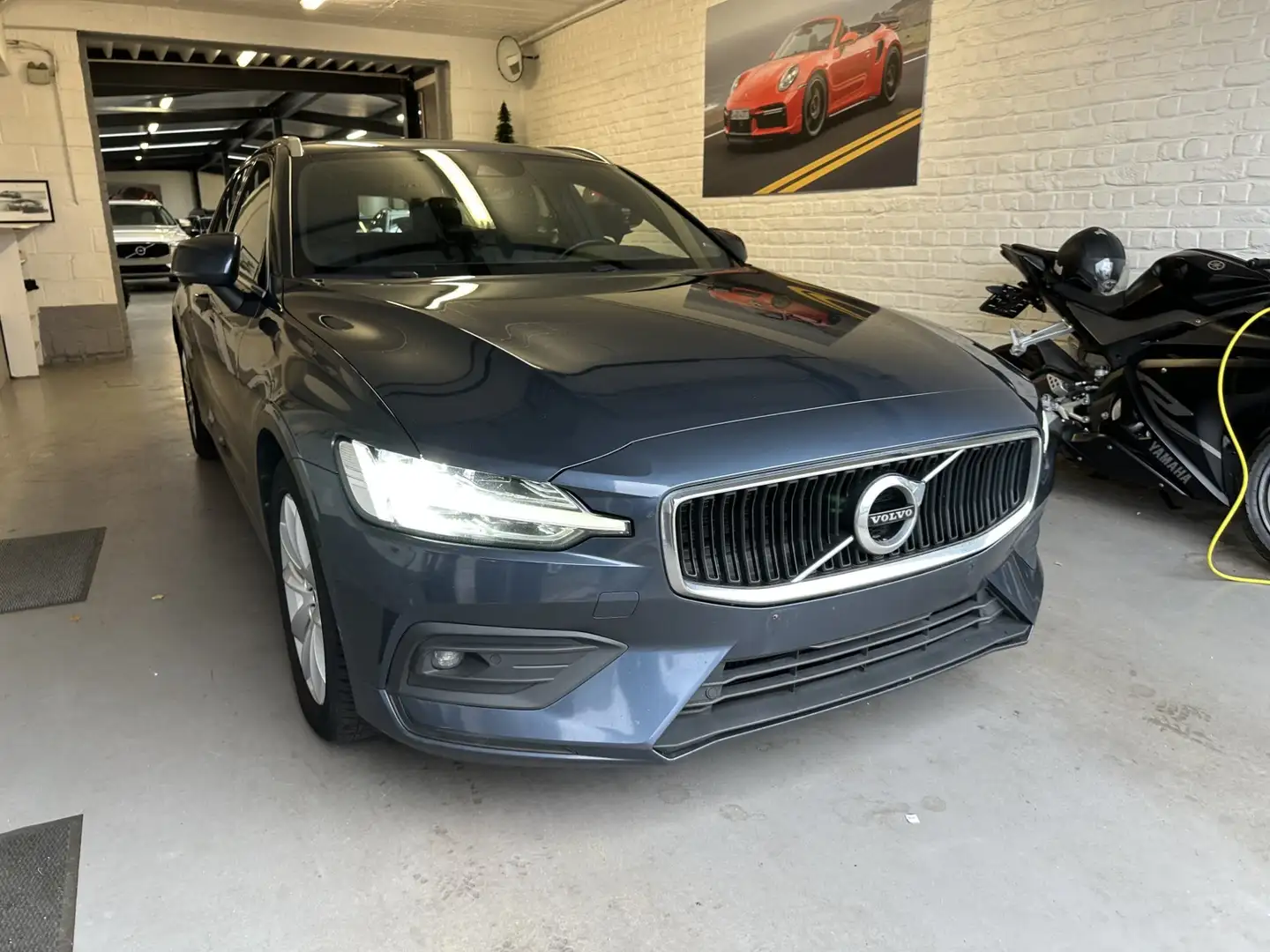 Volvo V60 V60 2.0 D3 Momentum Pro Geartronic Bleu - 1