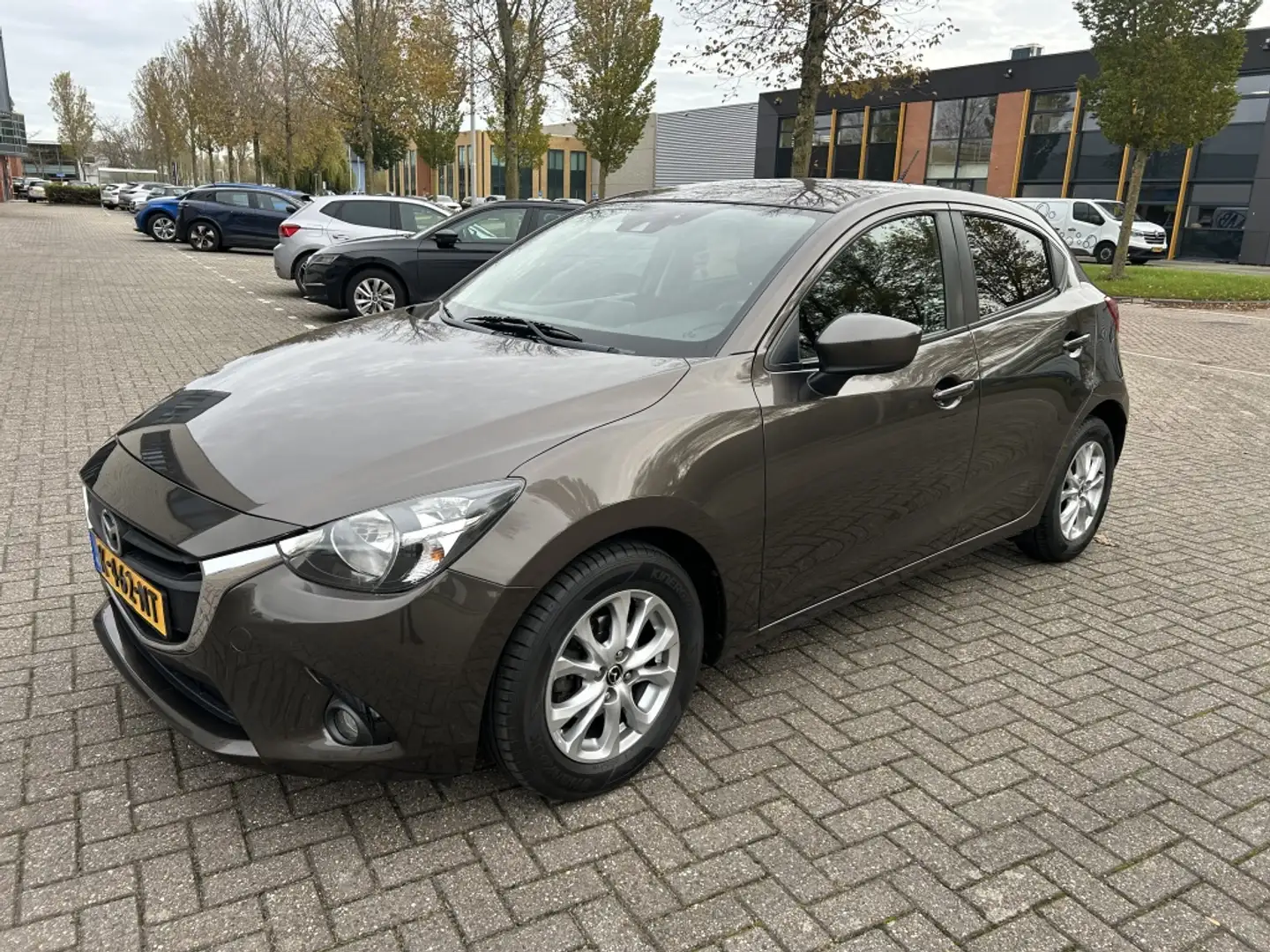 Mazda 2 1.5 Skyactiv-G In Ed STOELVW NAVI CRUISE Bruin - 1