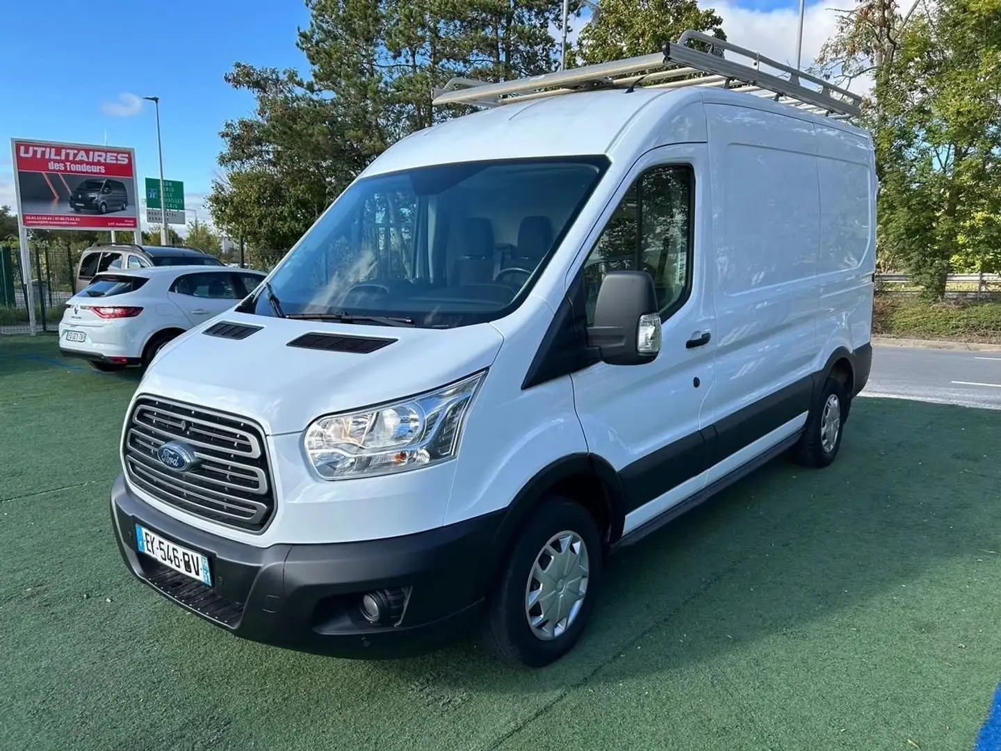 Ford Transit (10.800 HT) T330 L2H2 2.0 130ch Trend Blanc - 1