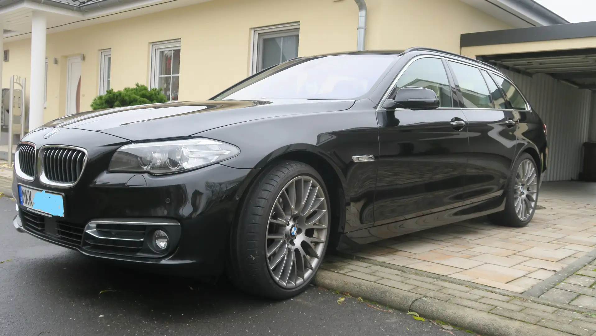 BMW 528 5er Touring 528i Touring Luxury Line, Fzg. wird am 27.01. in Zahlung gegeben Schwarz - 1