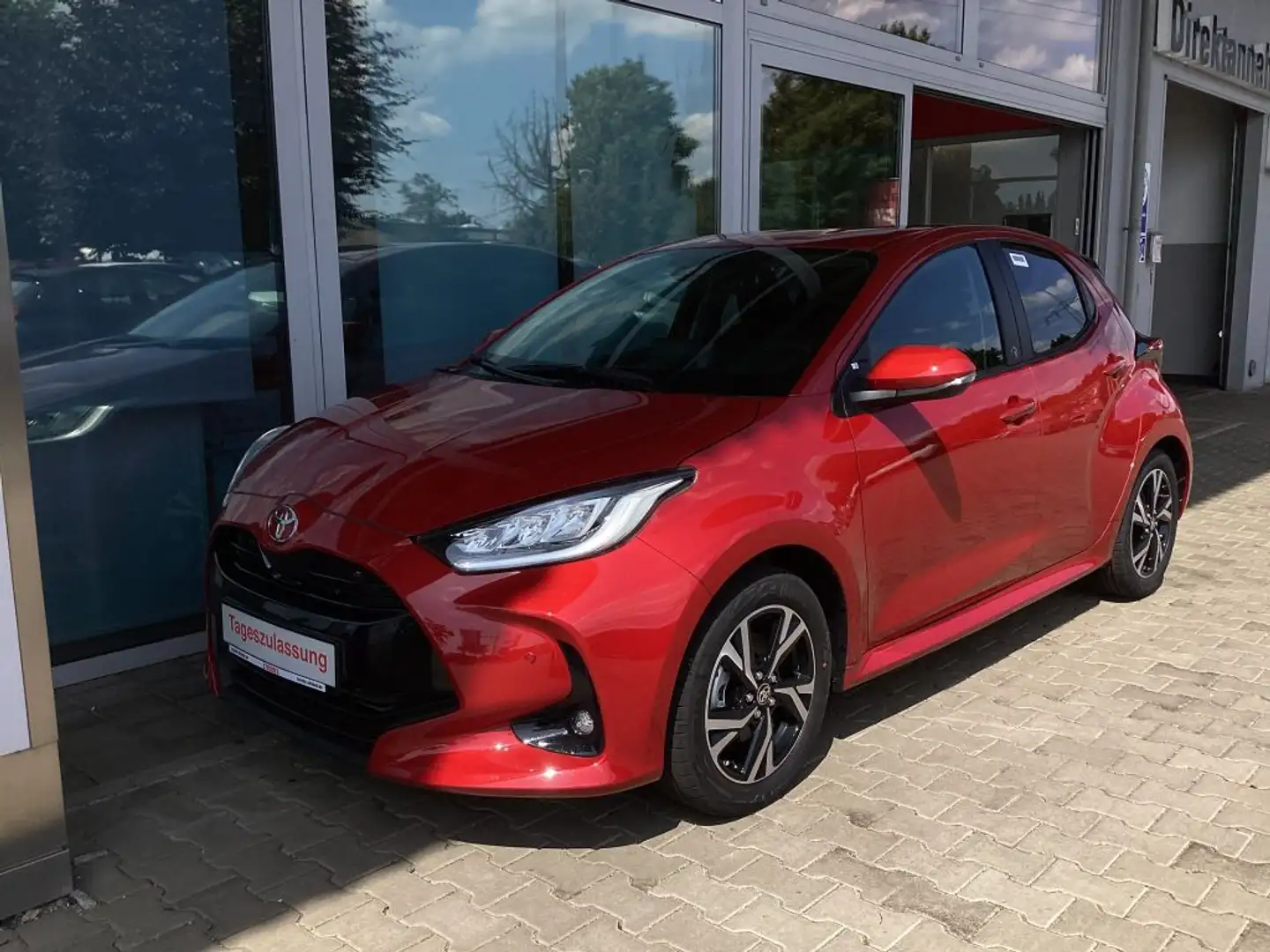 Toyota Yaris Hybrid 116 1.5 VVT-i TeamD Safety + Comfort-Paket Rosso - 2