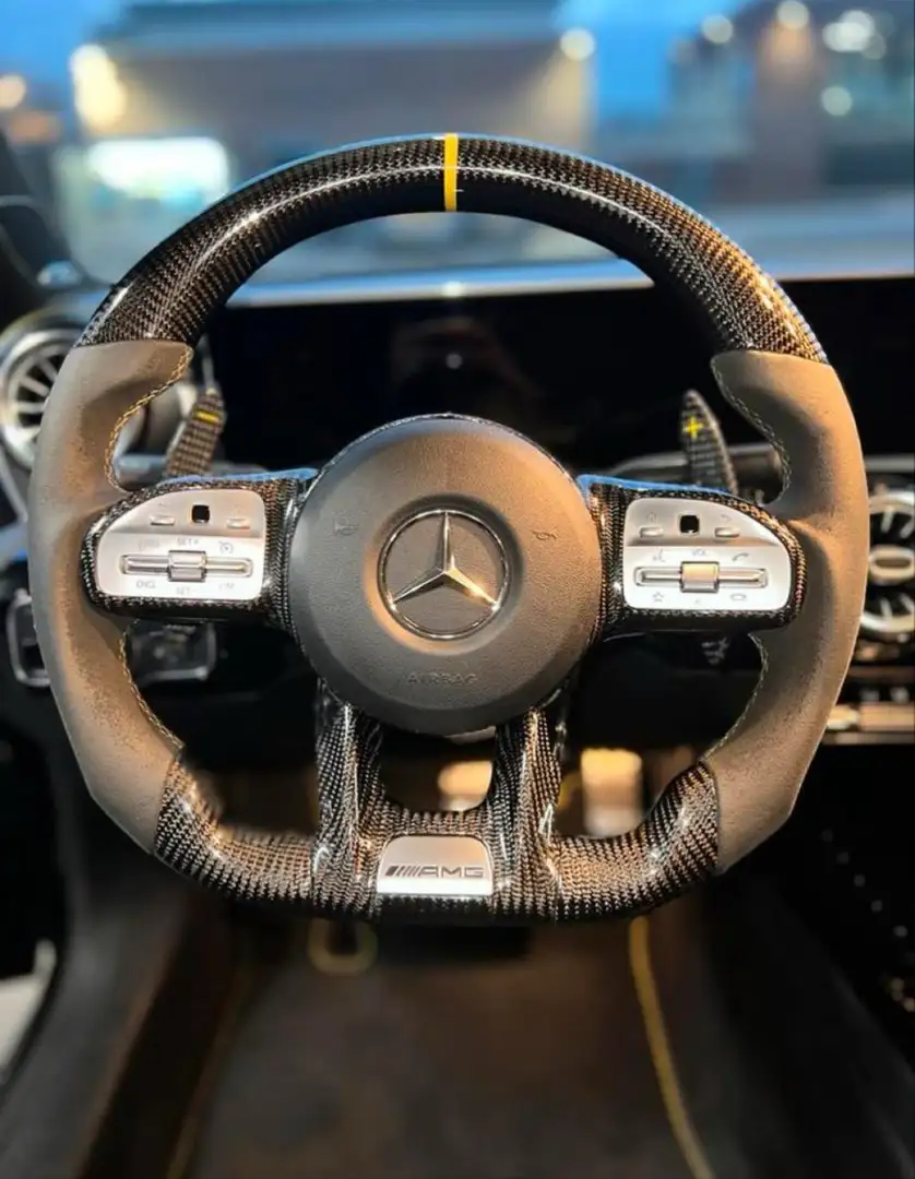 Mercedes-Benz A 250 Yellow Night Edtion Premium Plus Zwart - 2