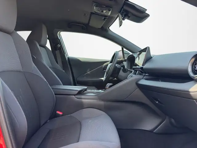 Toyota C-HR view 15