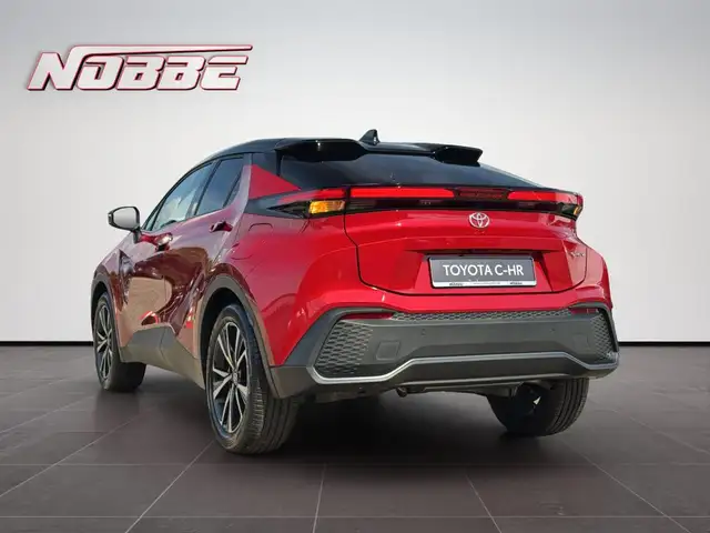 Toyota C-HR view 3