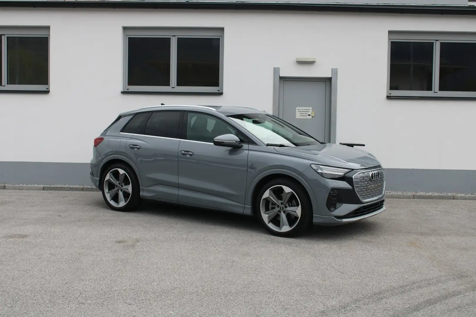 Audi Q4 e-tron Audi Q4 50 e-tron quattro Grau - 1