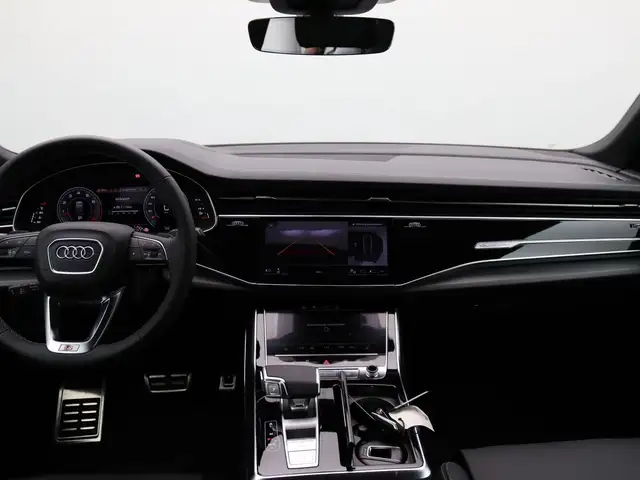Audi Q8 view 13