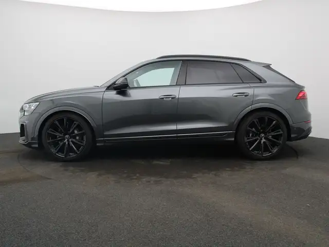 Audi Q8 view 4