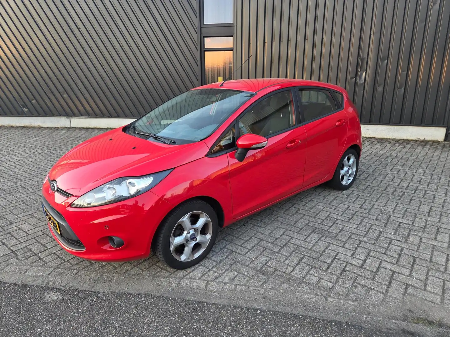 Ford Fiesta 1.25 Trend Rood - 2