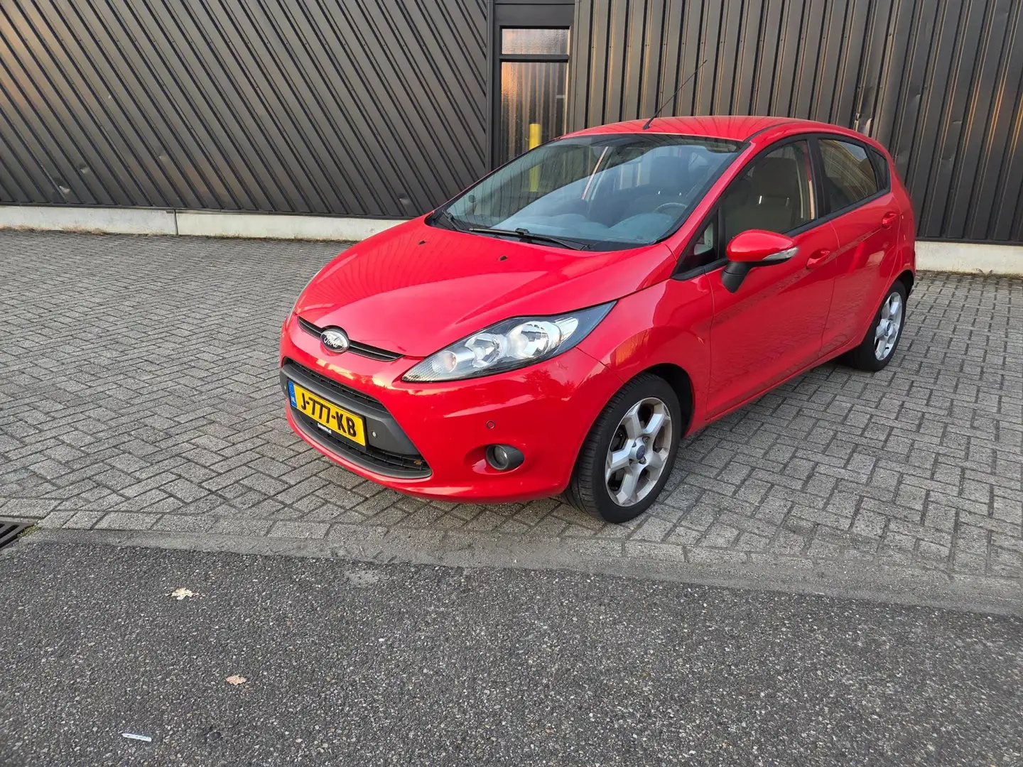 Ford Fiesta 1.25 Trend Rood - 1