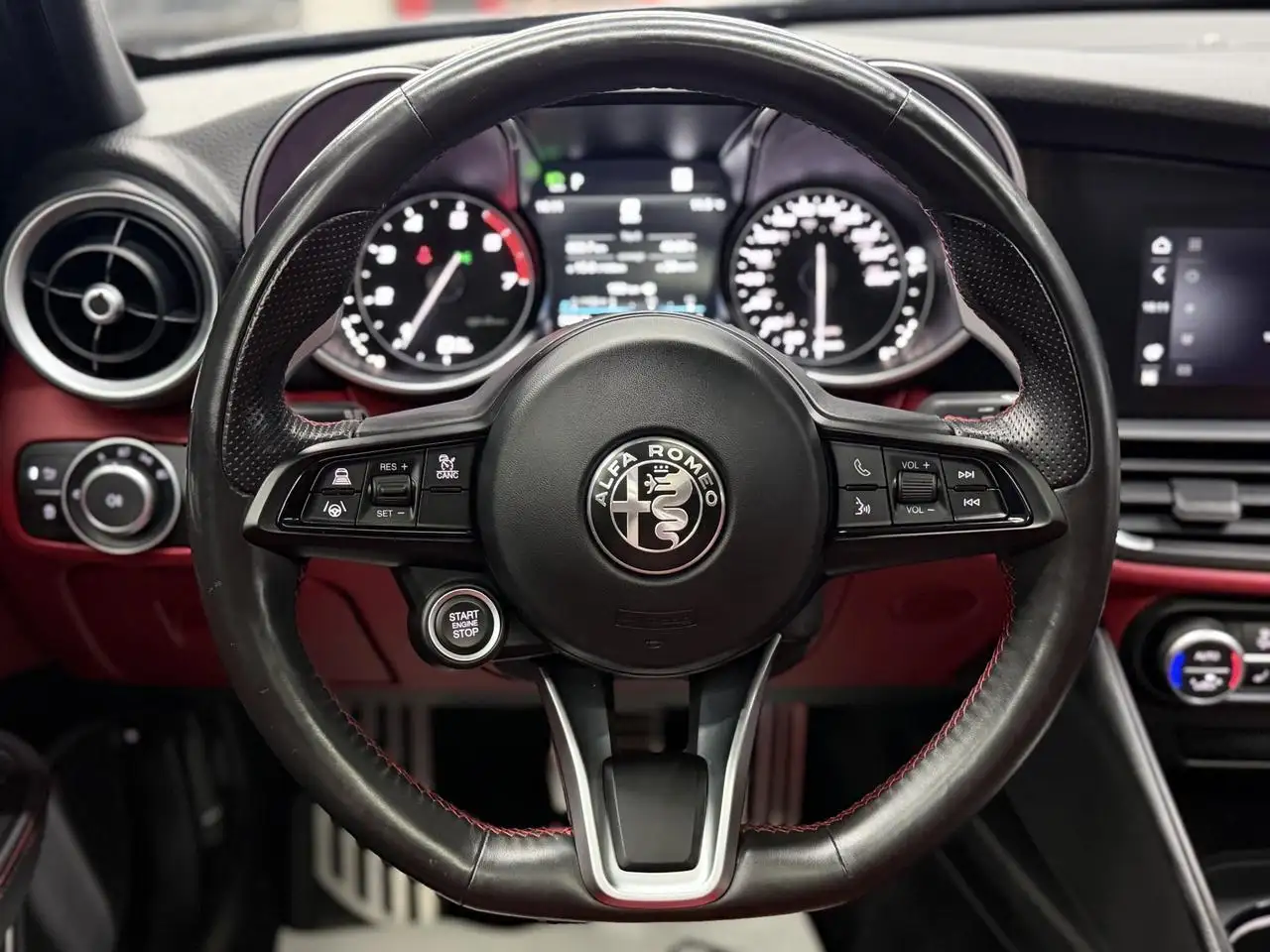 Alfa Romeo Giulia снимка Alfa Romeo Giulia