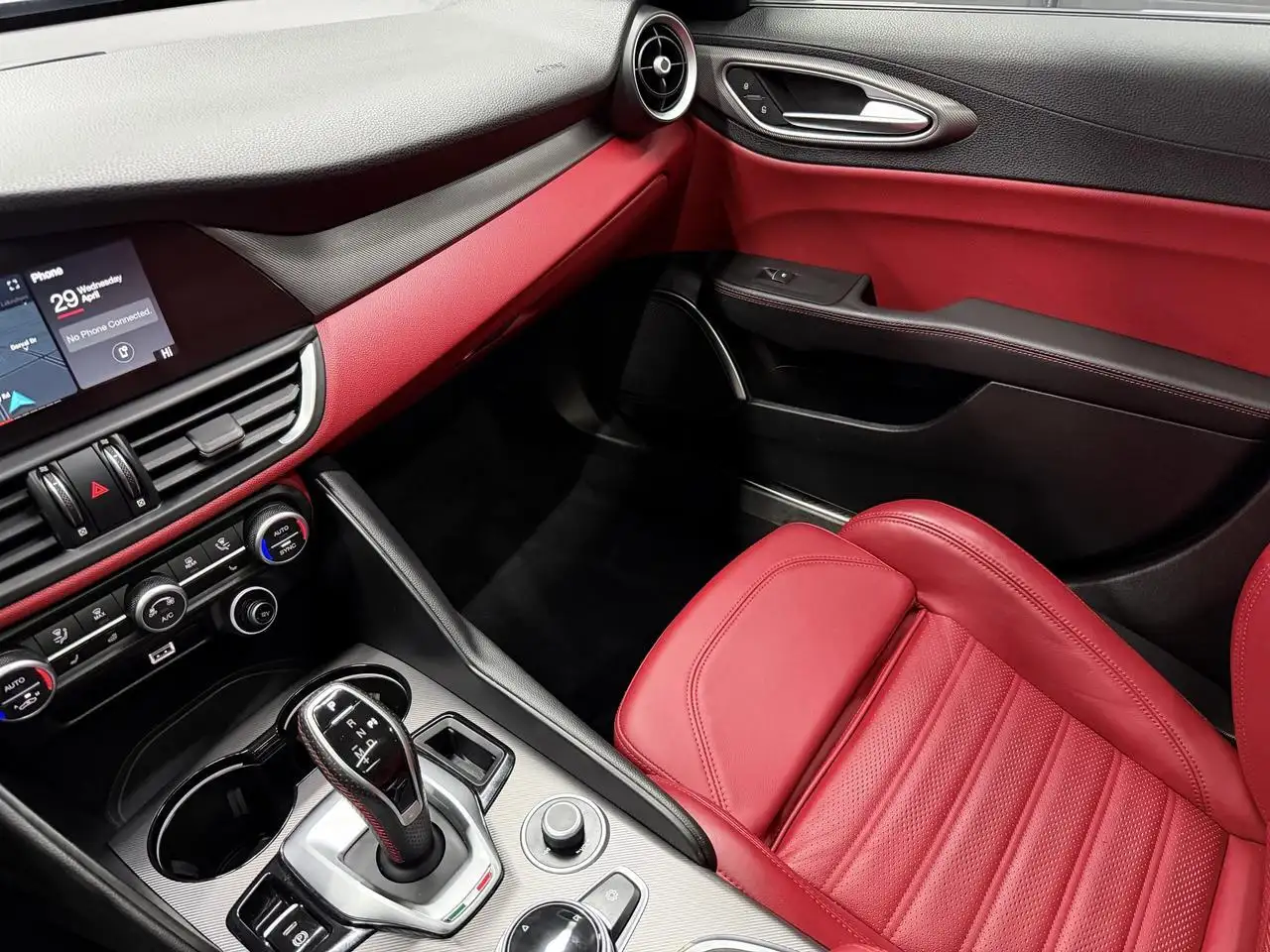 Alfa Romeo Giulia снимка Alfa Romeo Giulia