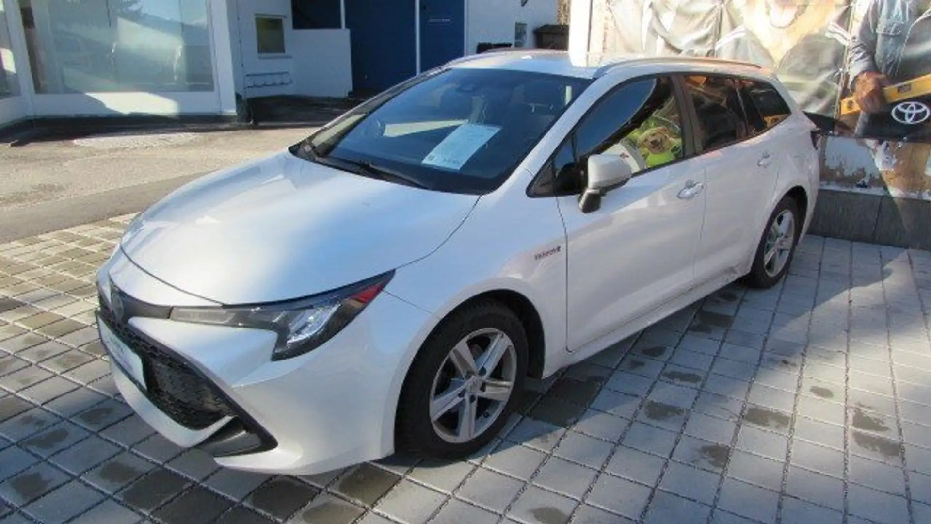 Toyota Corolla Touring Sports 1,8 Hybrid Active Drive Weiß - 2