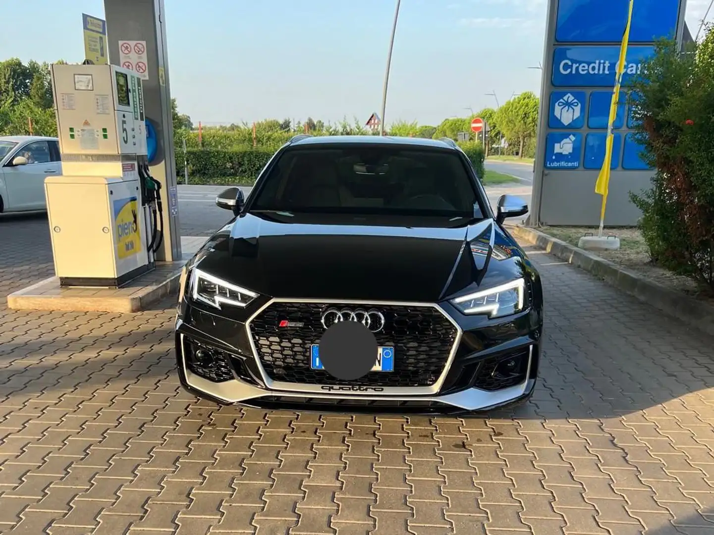 Audi RS4 B9 Siyah - 1