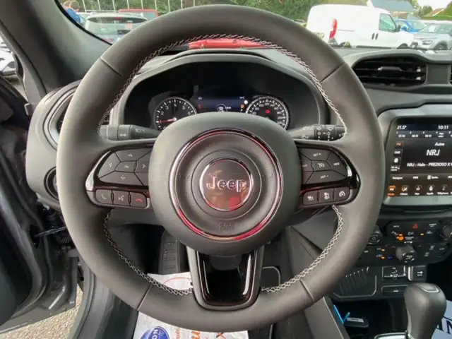 Jeep Renegade view 8