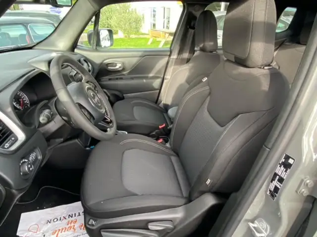 Jeep Renegade view 5