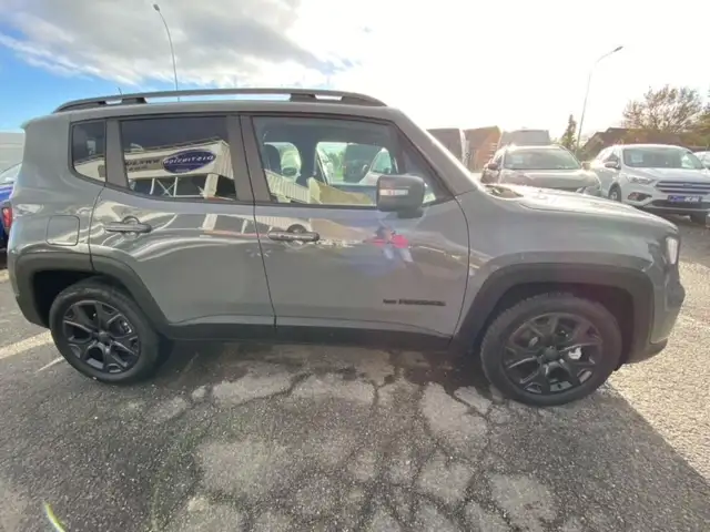 Jeep Renegade view 3
