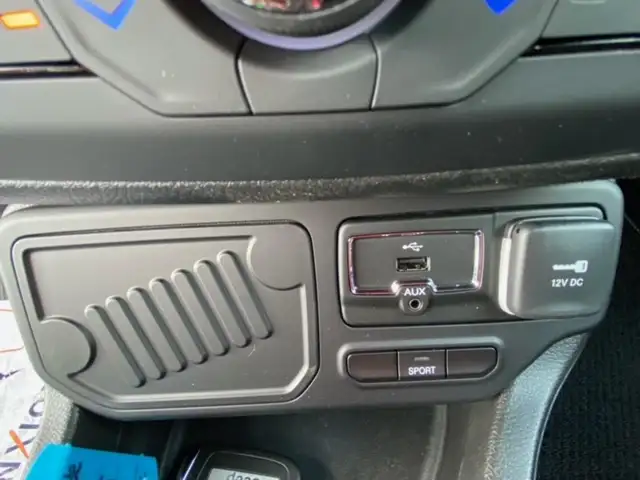 Jeep Renegade view 13