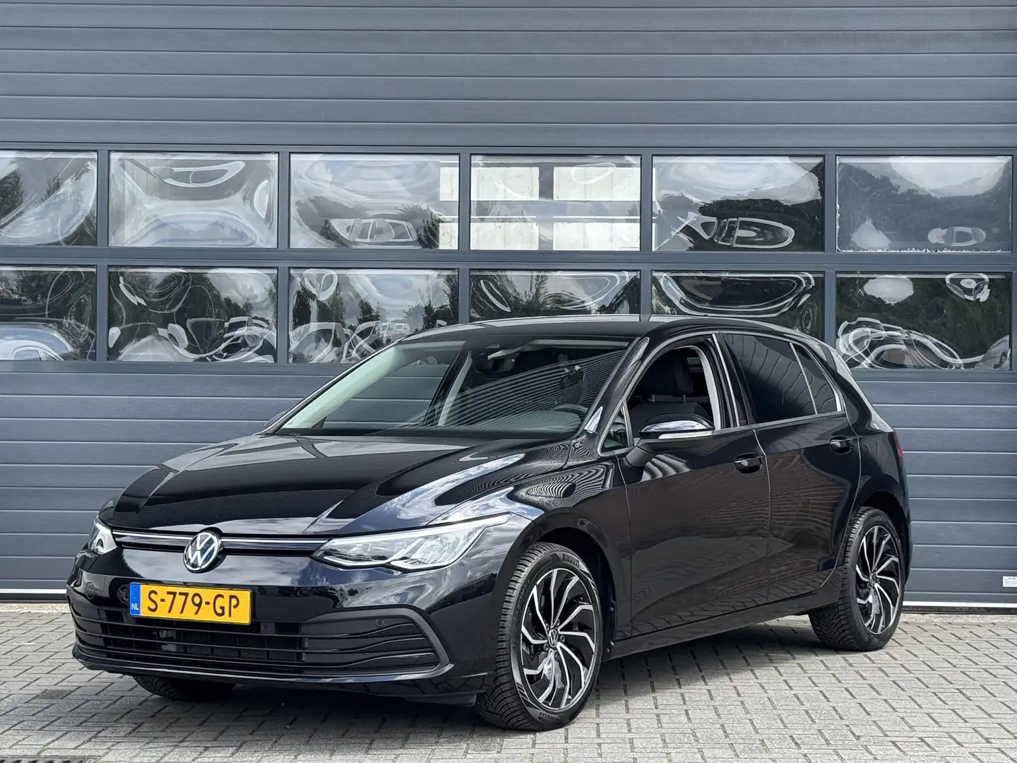 Volkswagen Golf 1.0 TSI LIFE I ADAPTIVE CRUISE CONTROL I APPLE CAR Negro - 1