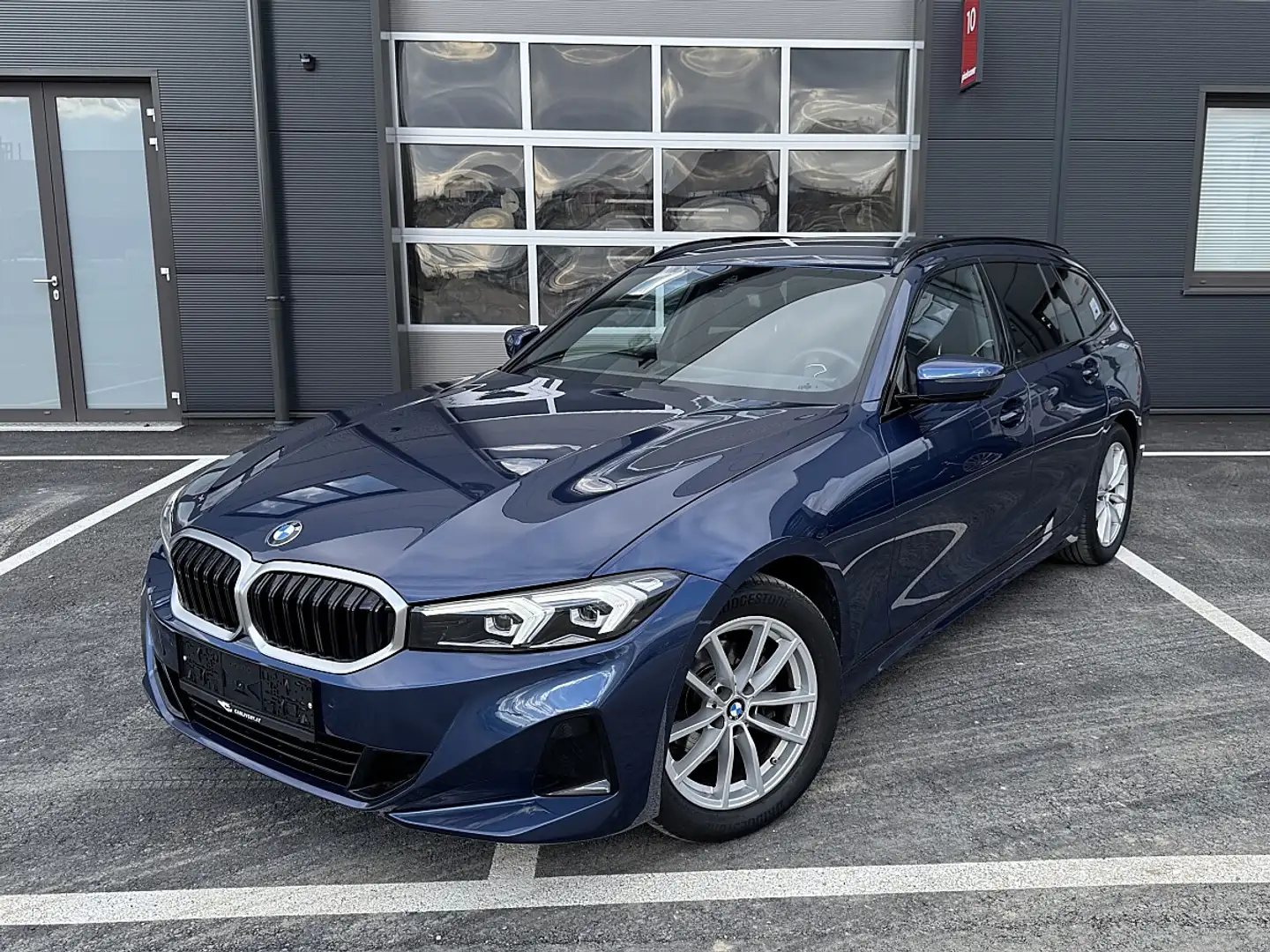 BMW 318 d 48 V Touring LED * H/K * DRIVINGASSISTANT * LED Blau - 2