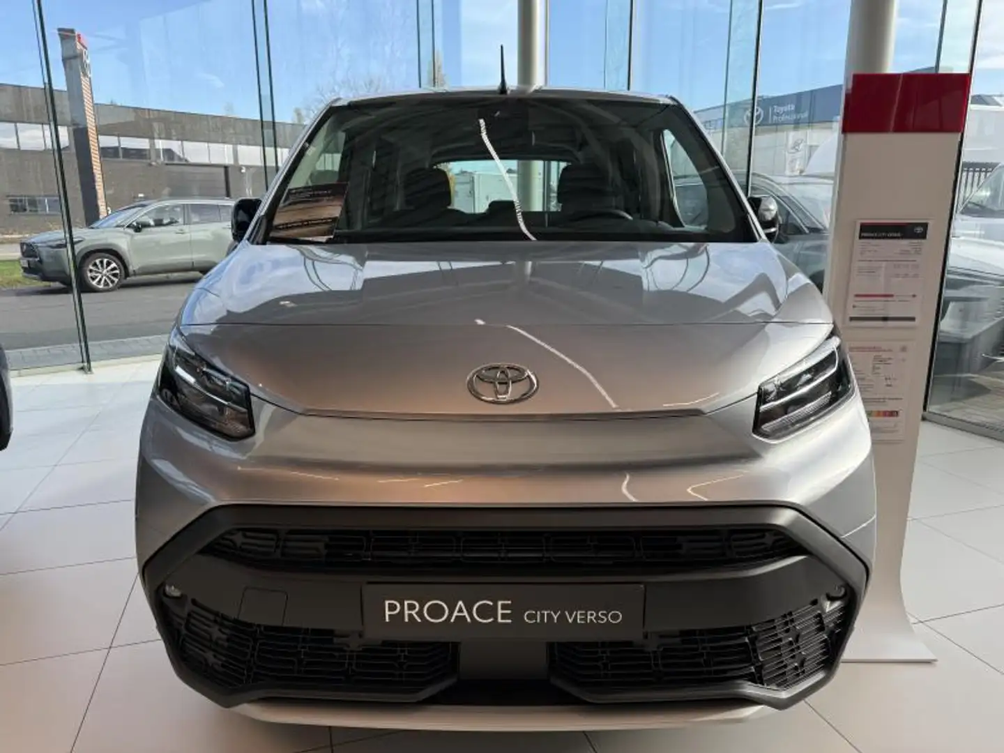 Toyota Verso SWB 1.2 Benzine Shuttle 5pl Plateado - 2