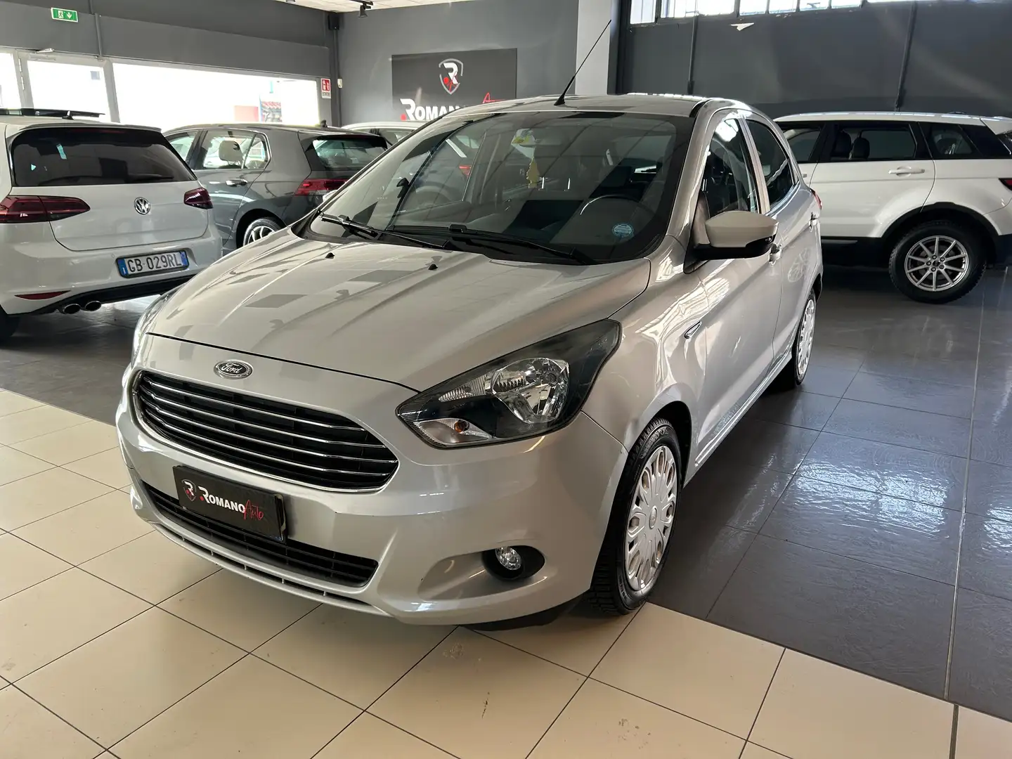 Ford Ka/Ka+ Ka III + 2017 5p Ka + 1.2 Ultimate 85cv Gris - 2