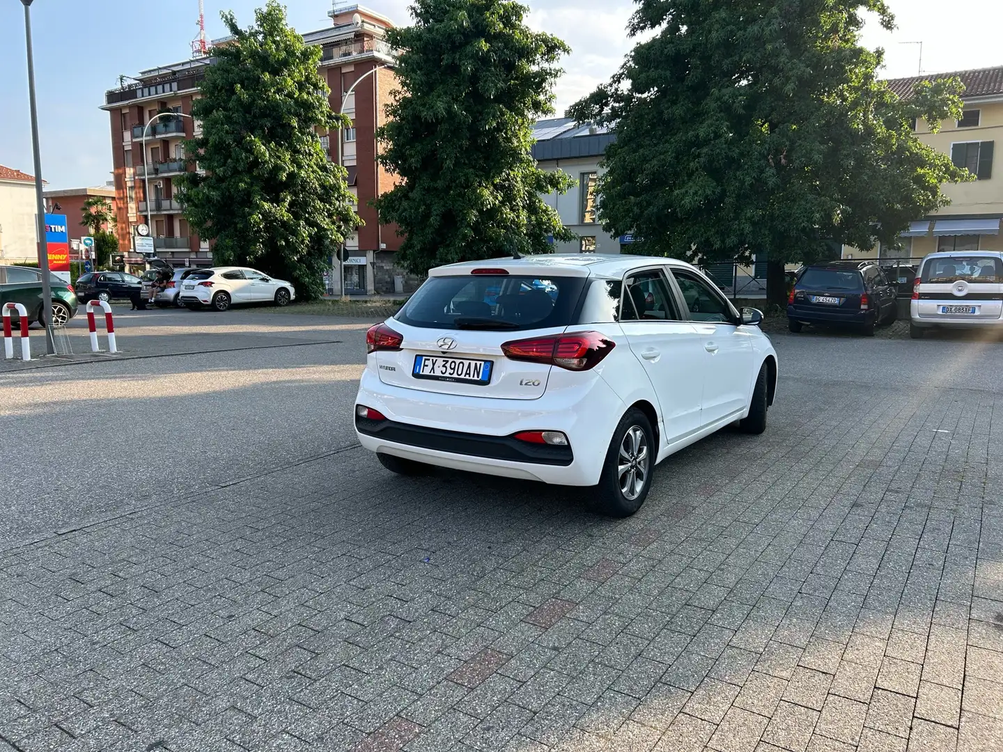 Hyundai i20 5p 1.2 mpi Tech Connect Pack econext Gpl 75cv - 2