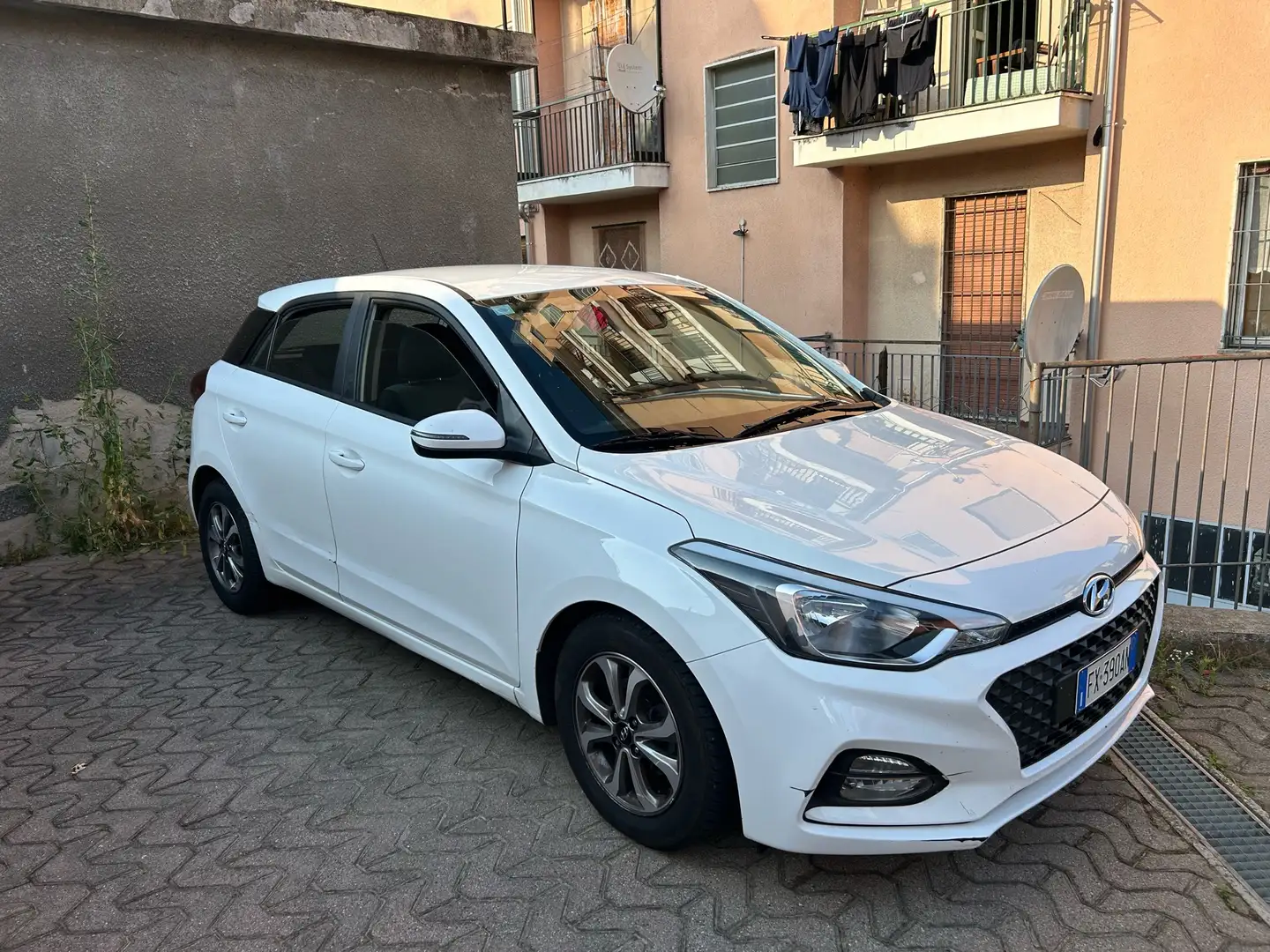Hyundai i20 5p 1.2 mpi Tech Connect Pack econext Gpl 75cv - 1