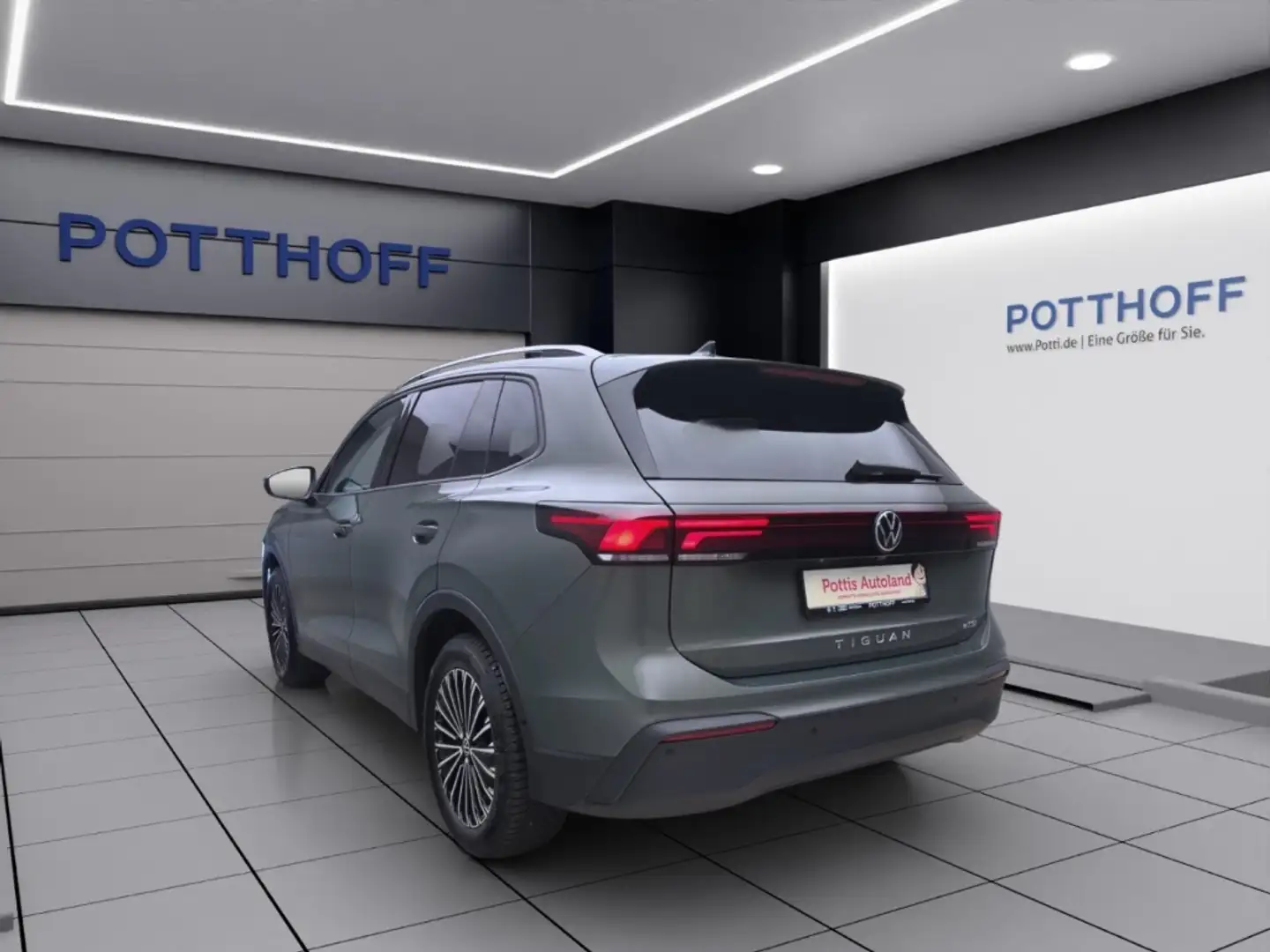Volkswagen Tiguan 1.5 eTSI DSG LIFE PANO AHK KAMERA PDC Grün - 2