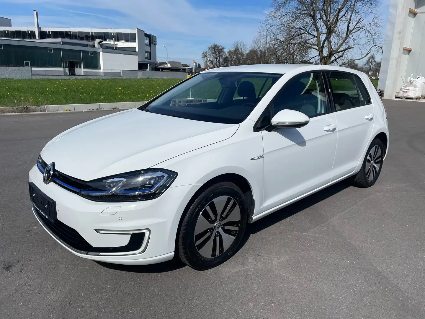 Volkswagen e-Golf 35,8kWh LED Navi Sitzheizung Weiß - 1