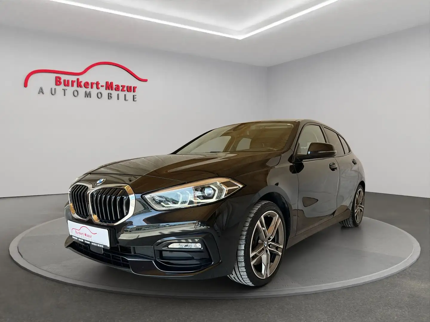 BMW 120 d xDrive Sport Line*AHK*DAB*HEAD UP*PANO* Schwarz - 1