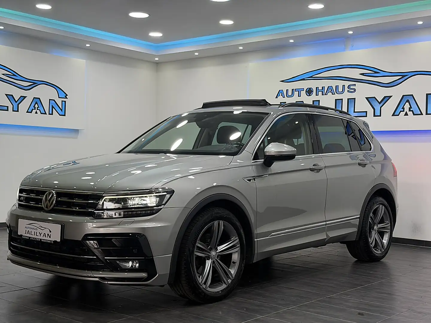 Volkswagen Tiguan 2,0 TDI R-LINE,DSG,PANO,DIGI-TACHO,NAVI,MEGA OPTIK Grau - 2