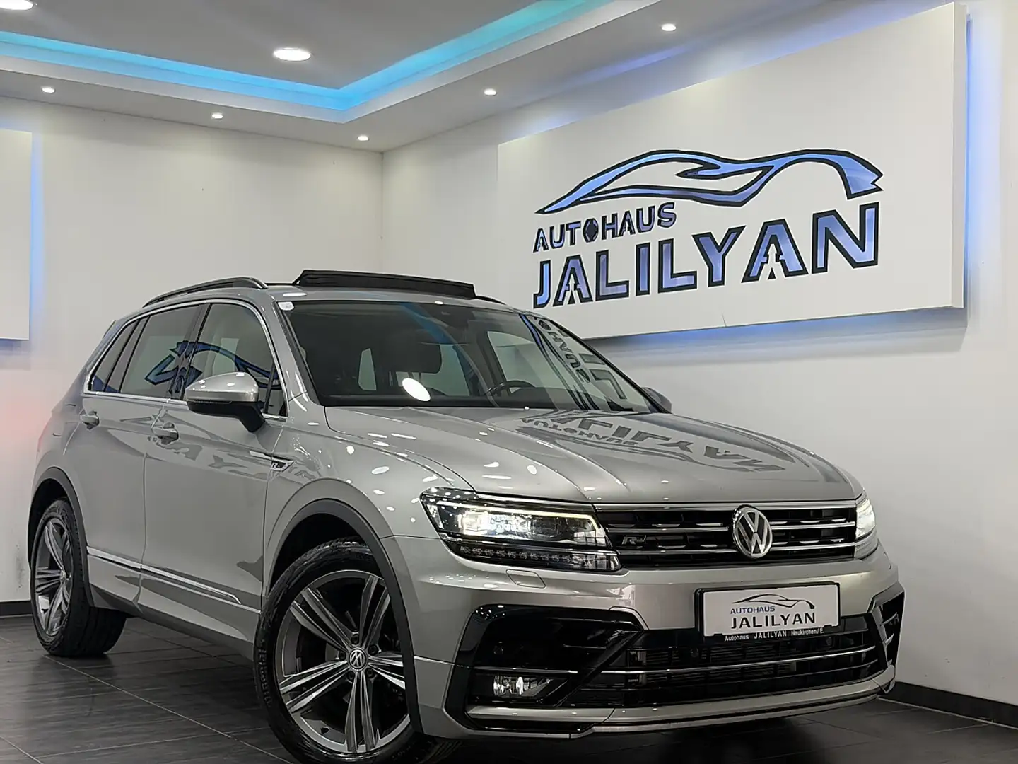 Volkswagen Tiguan 2,0 TDI R-LINE,DSG,PANO,DIGI-TACHO,NAVI,MEGA OPTIK Grau - 1