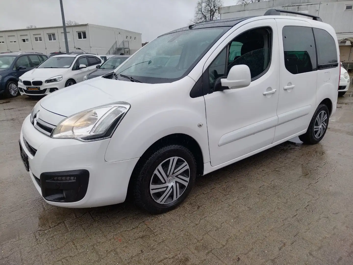 Citroen Berlingo Kombi Shine+AUTOMATIK+KLIMAAUTO+PDC+AHK Weiß - 1