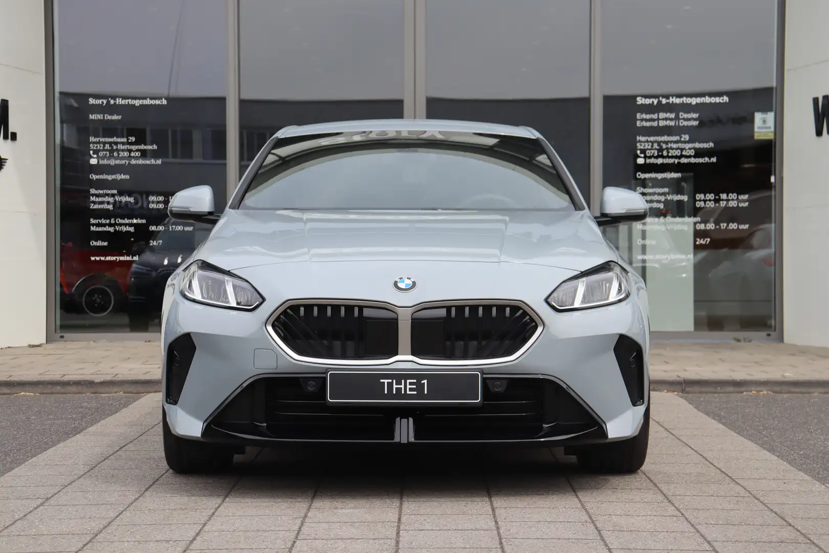 BMW 120 1 Serie M Sport Automaat / Sportstoelen / M Adapti Grijs - 2