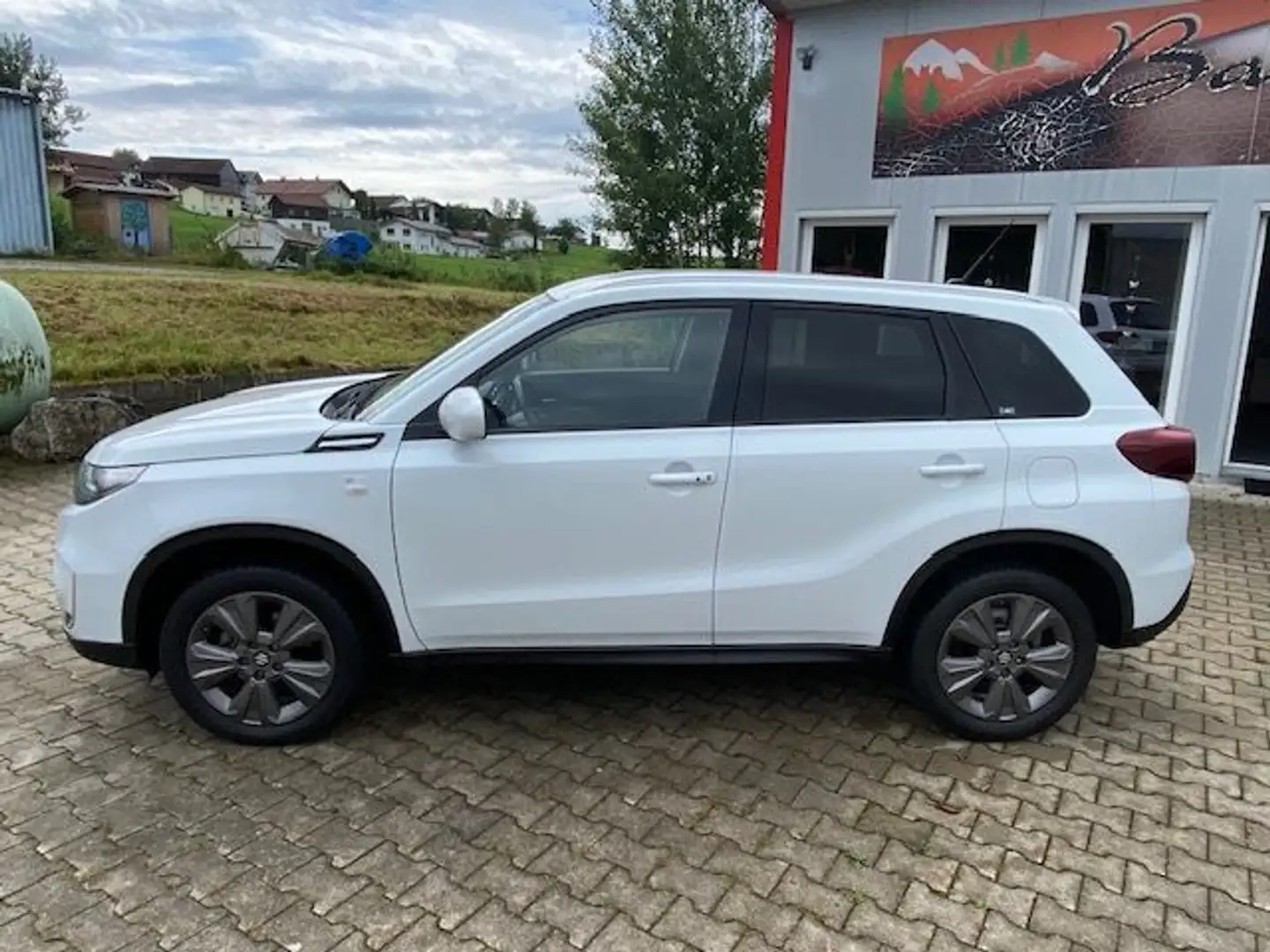 Suzuki Vitara 1.4 Comfort Hybrid Automatik Navi SHZ ALU Blanc - 2