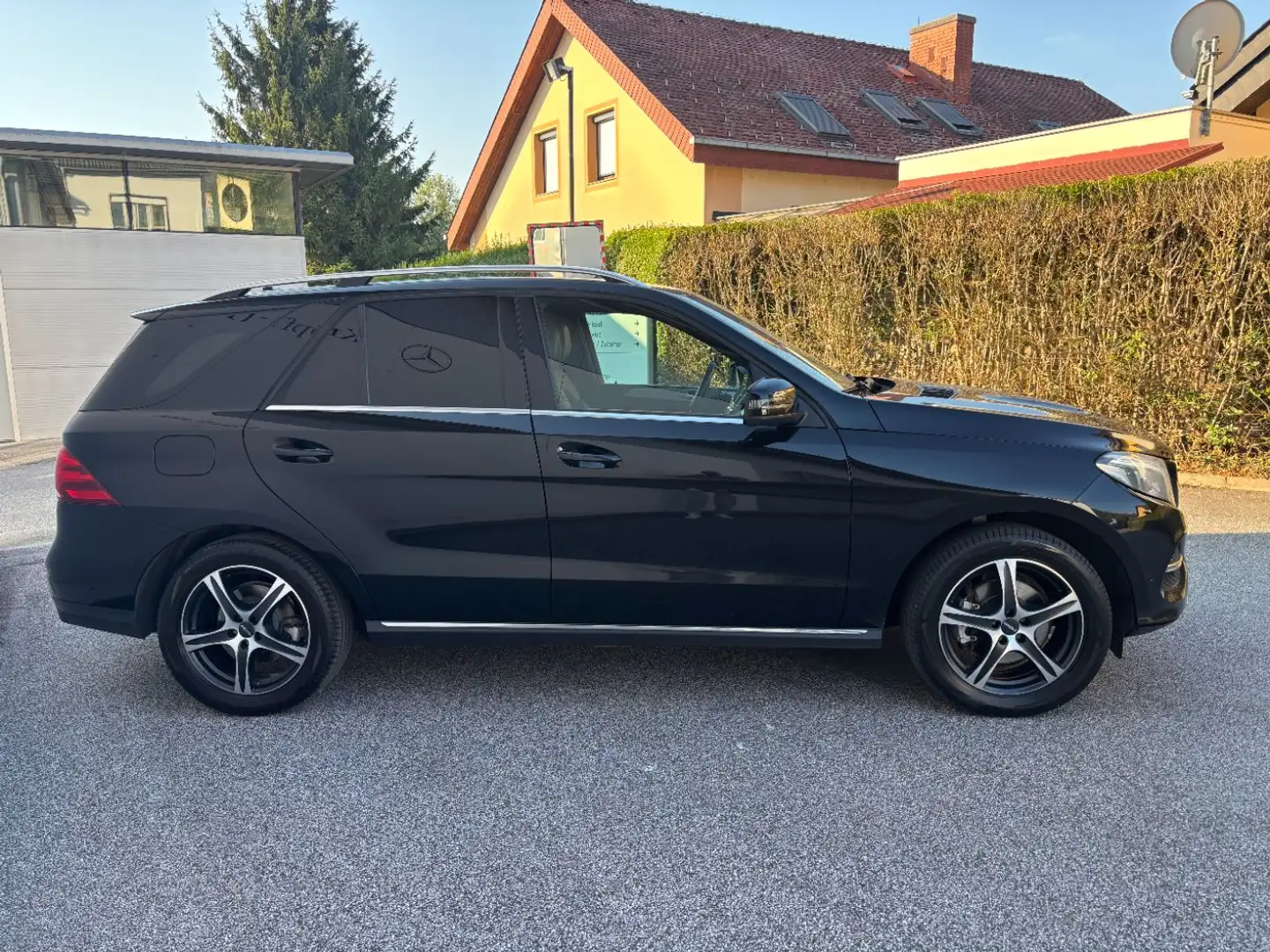 Mercedes-Benz GLE 350 d 4MATIC AHK Shz AIR eHeck COM Klima Schwarz - 2