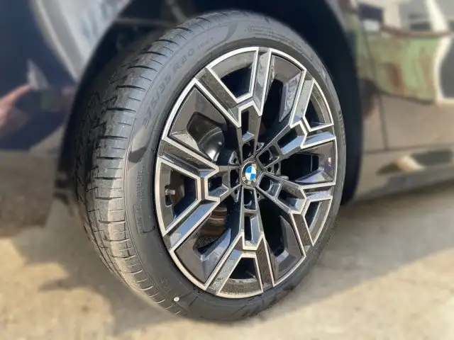 BMW i5 xDrive40 Touring Ansicht 5