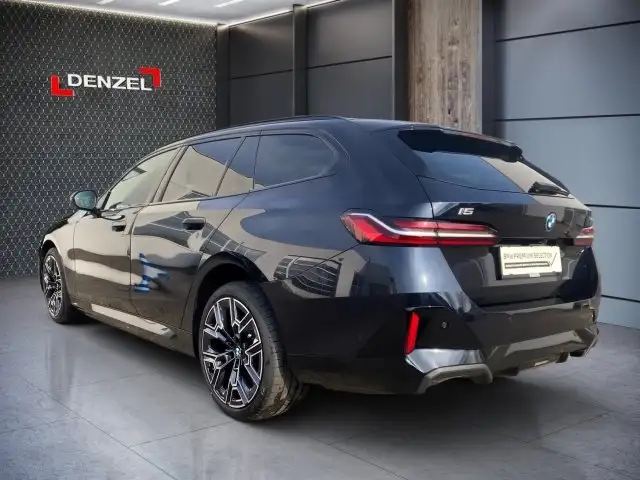 BMW i5 xDrive40 Touring Ansicht 3