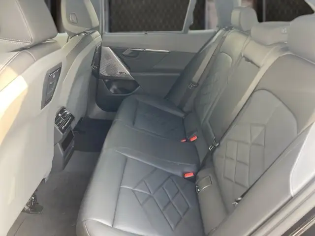 BMW i5 xDrive40 Touring Ansicht 9