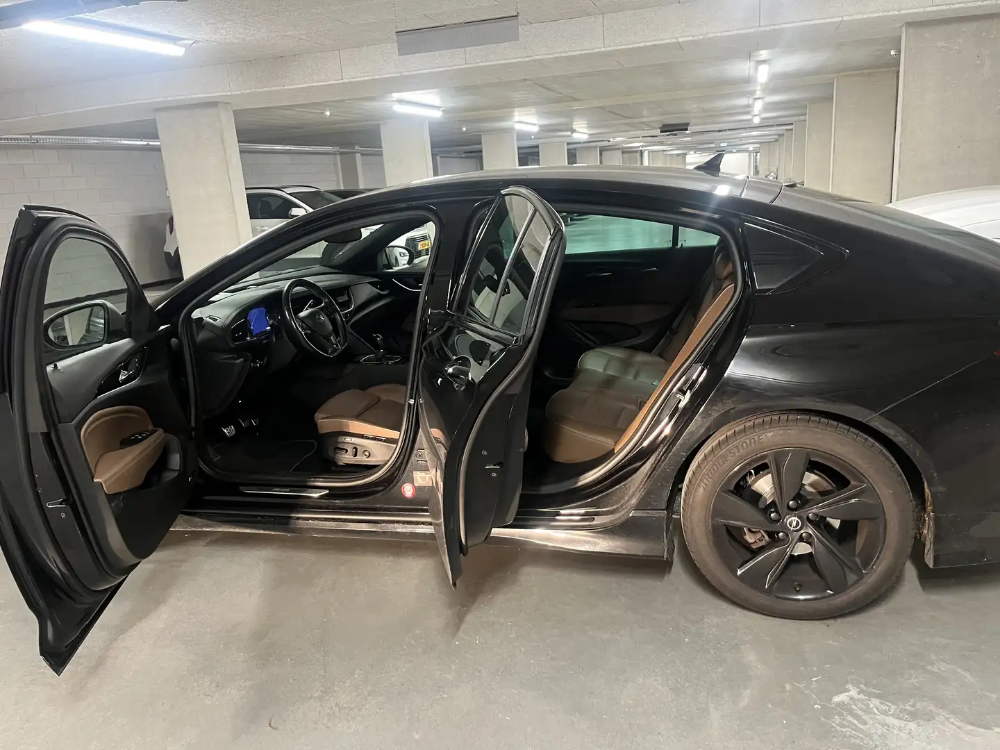 Opel Insignia 1.6 T Exclusive Turbo 200PK Zwart - 2