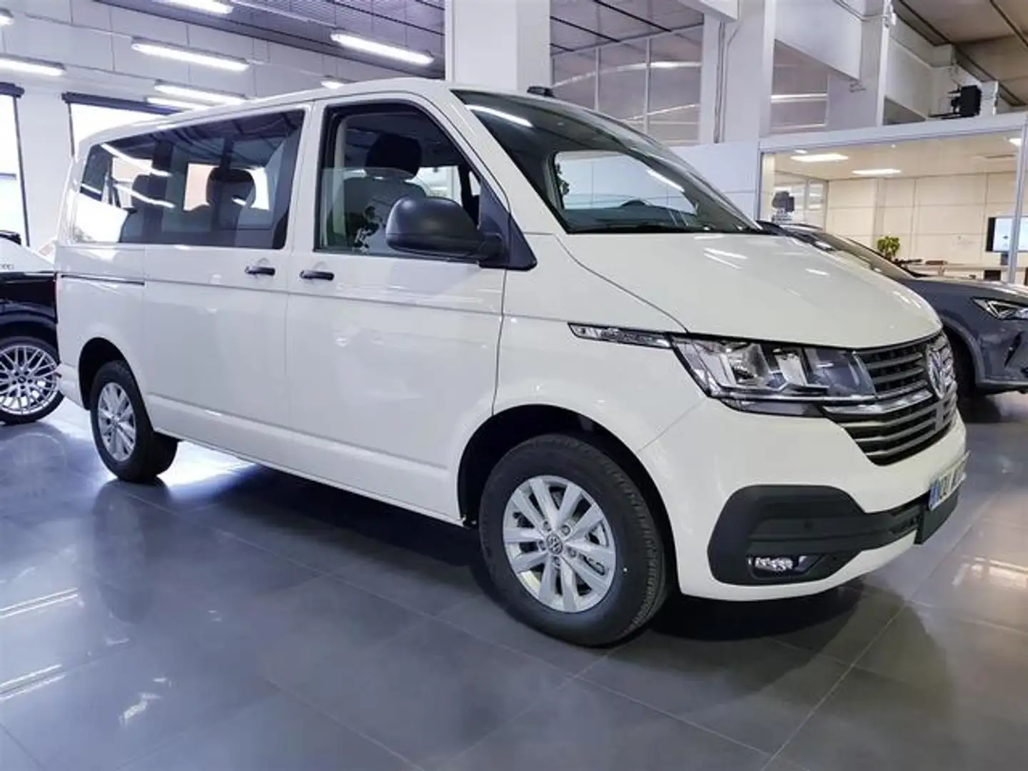 Volkswagen T4 Caravelle 2.0TDI 4MO Batalla Corta Aut. 110kW Fehér - 2