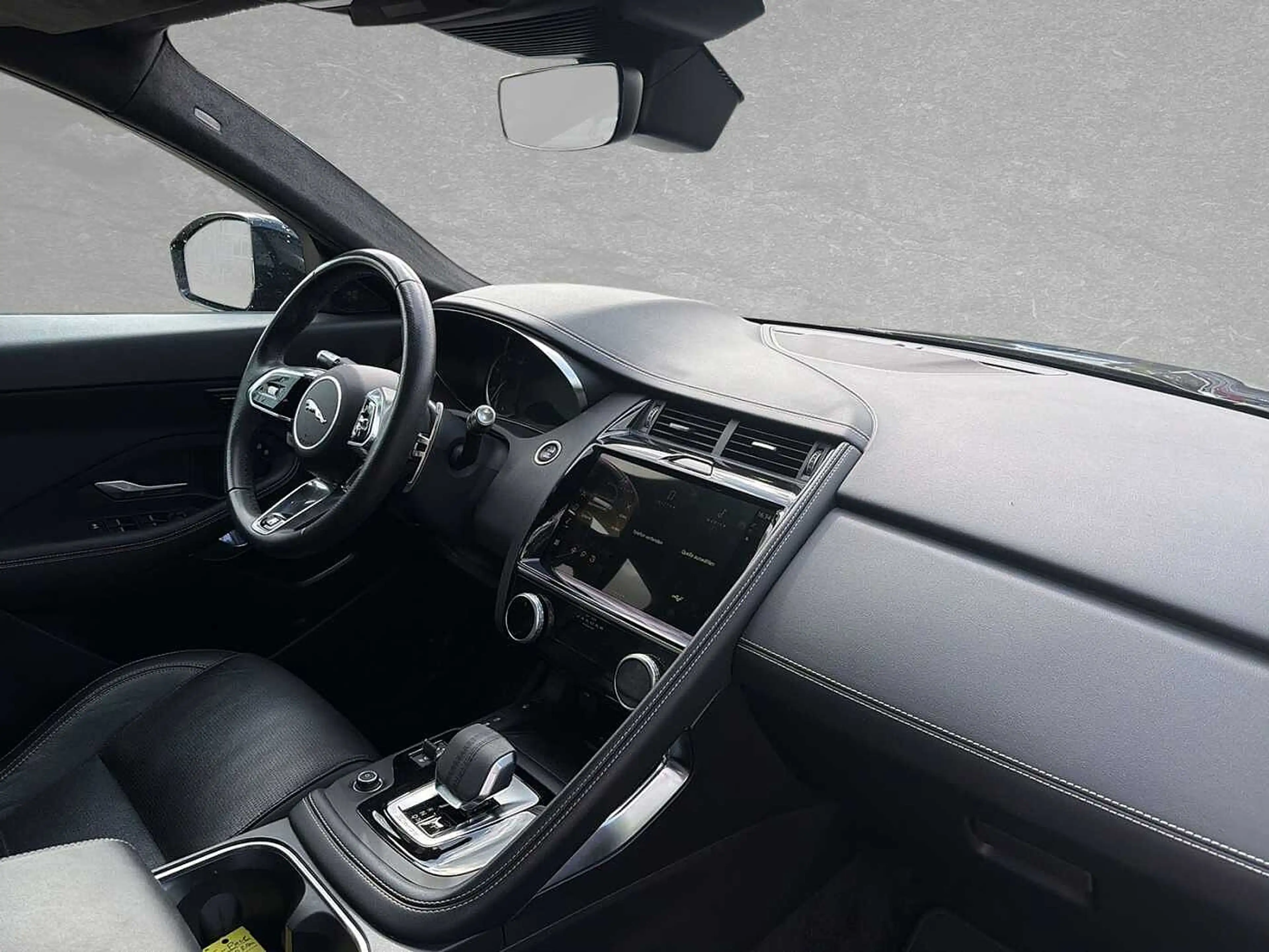Jaguar E-Pace P250 AWD R-Dynamic Black — photo 4