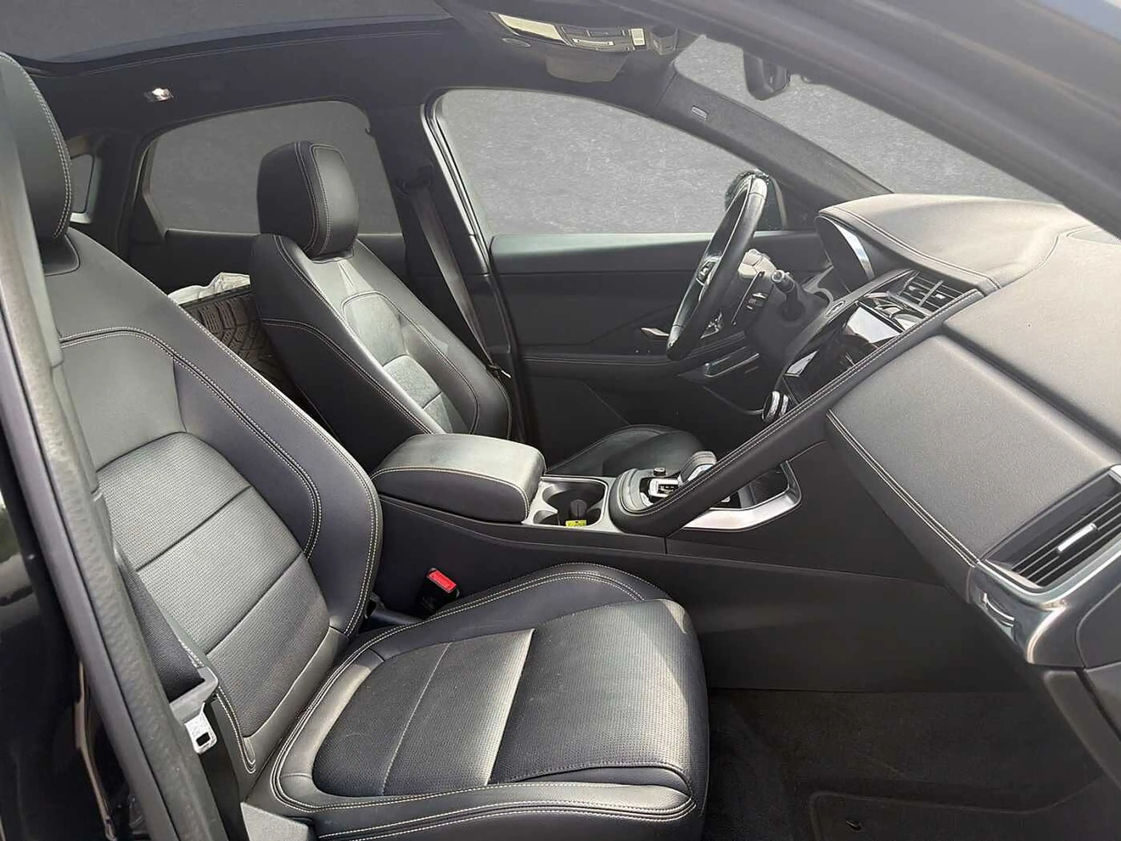 Jaguar E-Pace P250 AWD R-Dynamic Black — photo 5