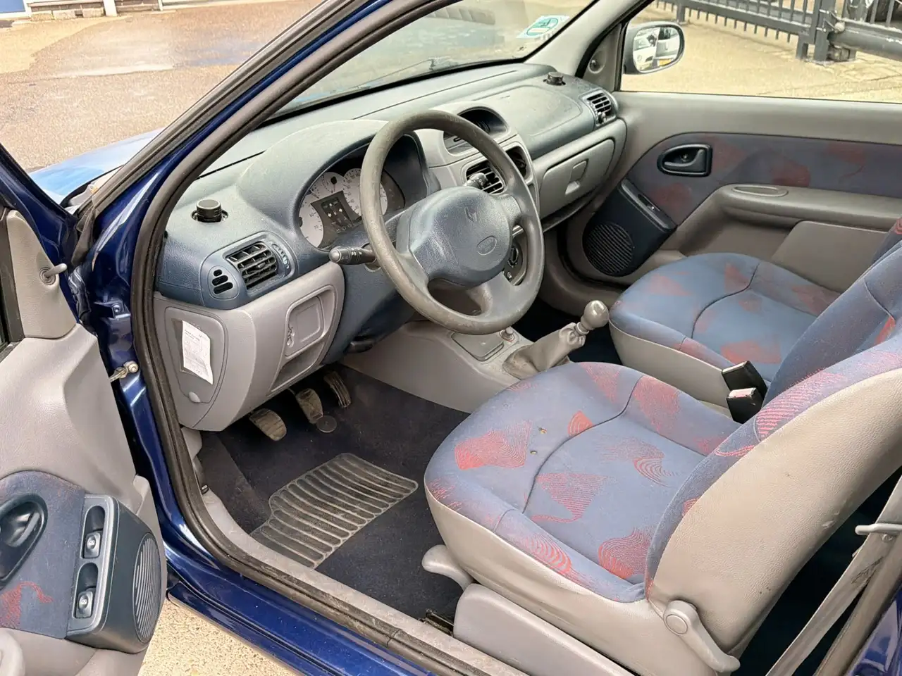 Renault Clio 1.4 Ludo, APK TOT 17-08-27, STUURBEKRACHTIGING, EL, foto 3