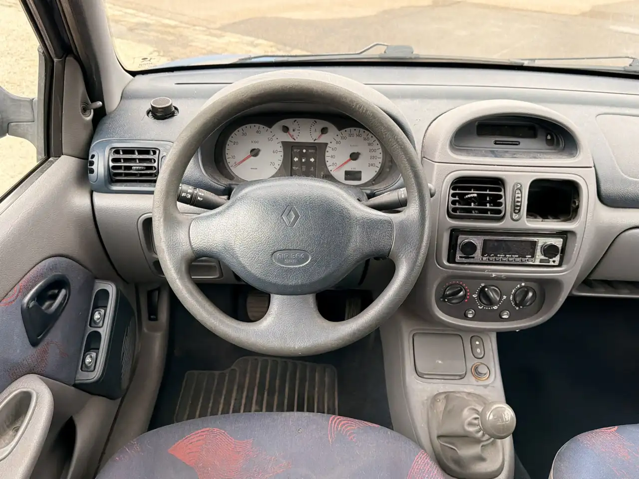 Renault Clio 1.4 Ludo, APK TOT 17-08-27, STUURBEKRACHTIGING, EL, foto 5