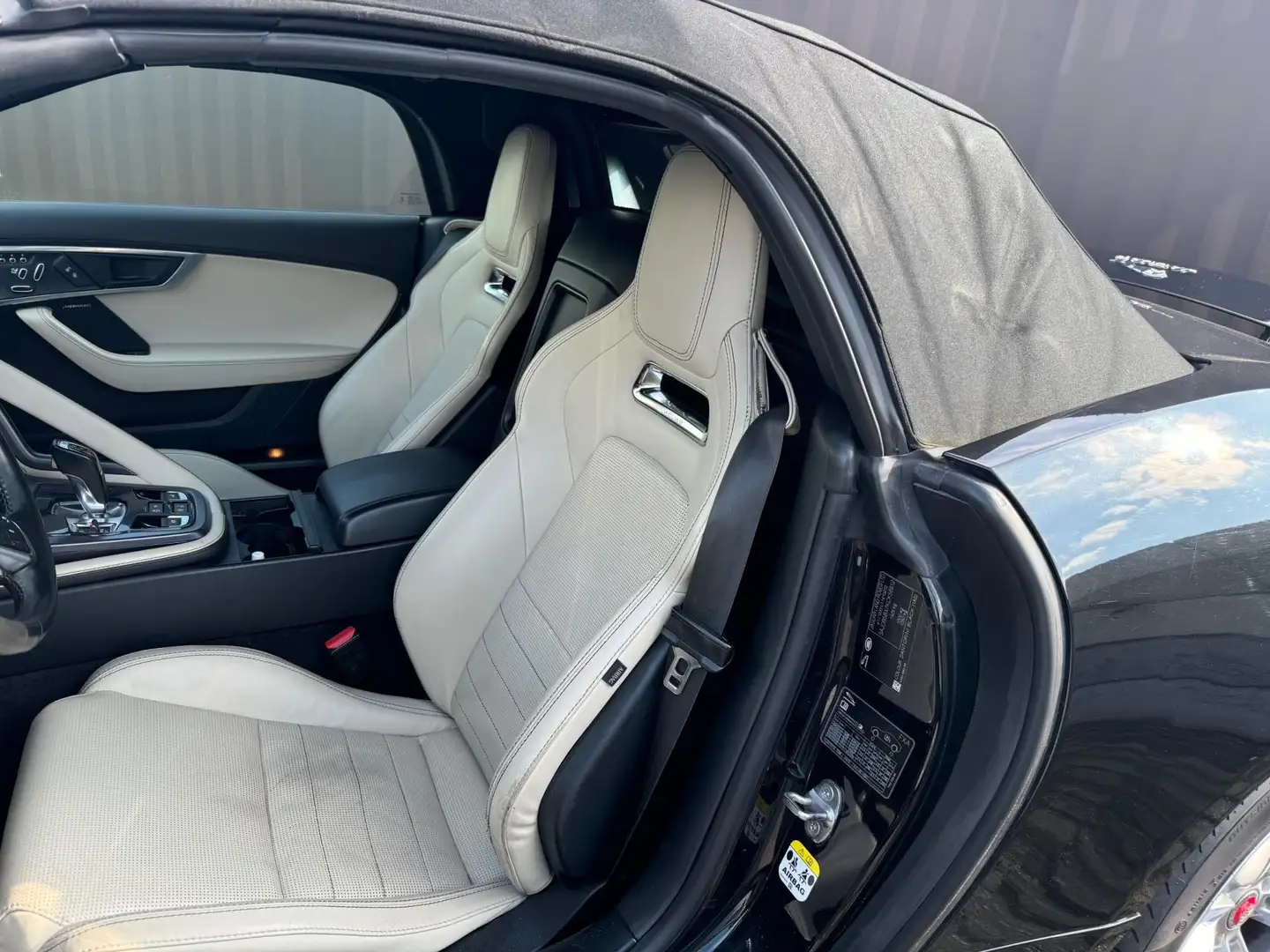 Jaguar F-Type 2.0T R-Dynamic Cabriolet - 2