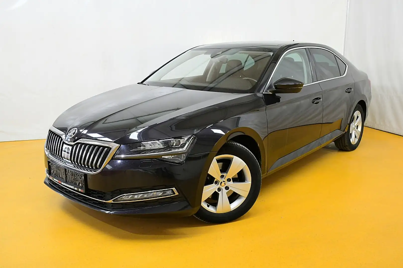 Skoda Superb 2,0 TDI Style DSG Schwarz - 1