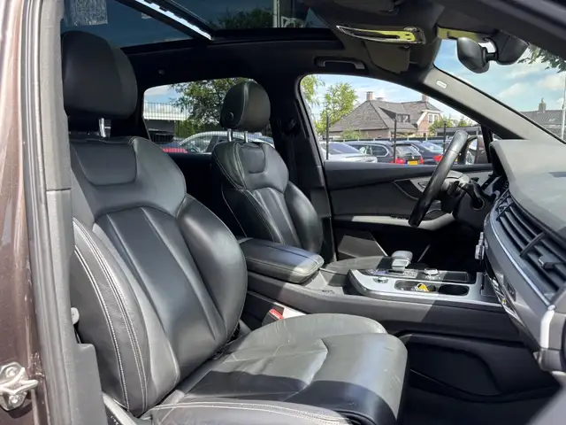 Audi Q7 view 15