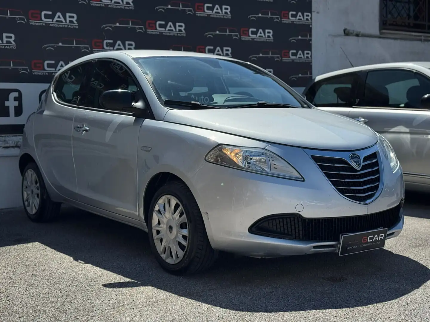 Lancia Ypsilon 1.3 MJT 16V 95 CV 5 porte S&S Gold Gris - 2
