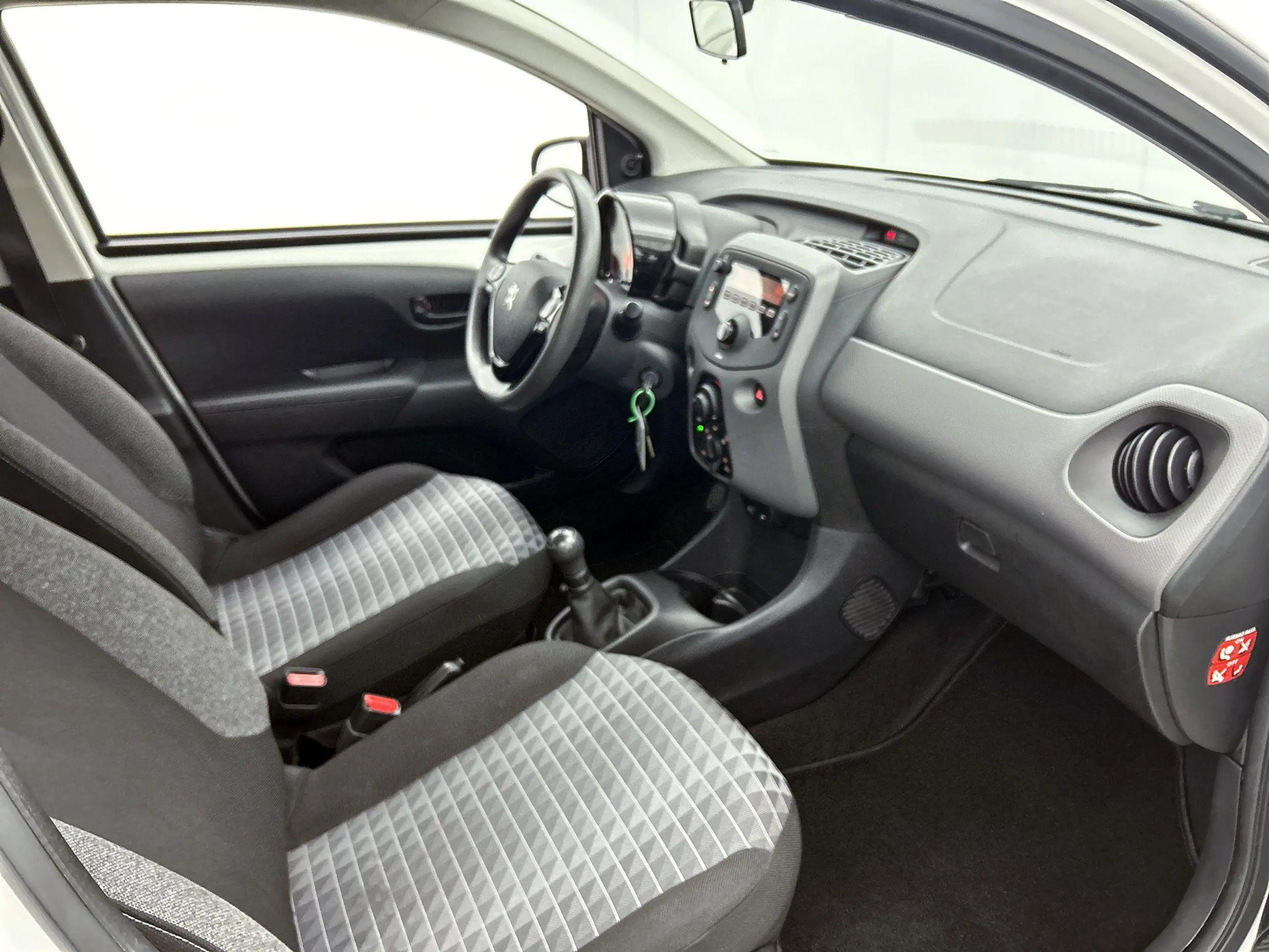 Peugeot 108 1.0 72pk Active | Airco | Bluetooth | IsoFix | — photo 12